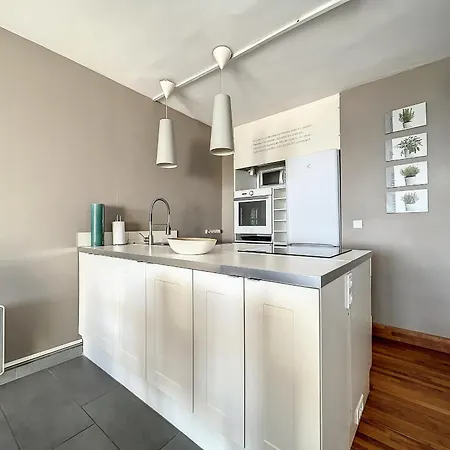 Appartement F2 Renove Sur Avec Parking A Carnon - Fr-1-715-78 *